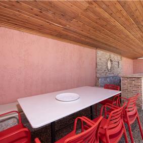 4 bedroom villa with pool close to beach on Akrotiri peninsula, sleeps 8